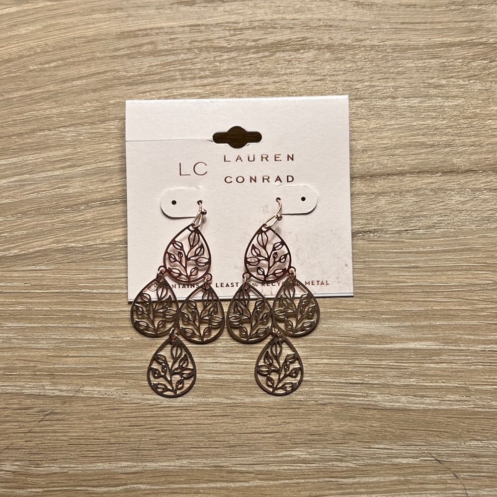 ✨NWT✨ Lauren Conrad Leaf Drop Earrings